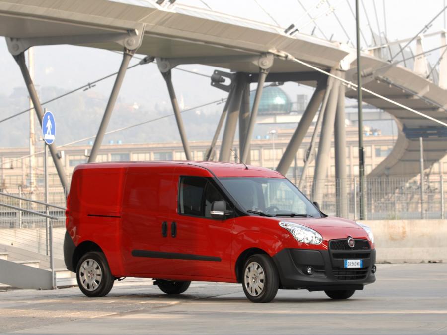  Fiat Doblo Cargo Maxi 2010 года  (фото 4 из 6)